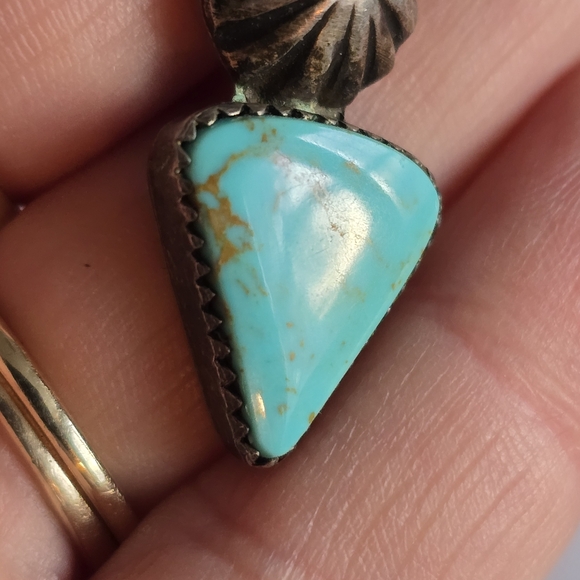 Vintage pendant charm Southwestern style concho silver tone turquoise color - Picture 3 of 10